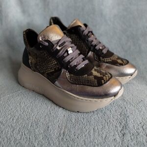 Andia Fora ANDiA FORA 8 Sneakers Silver Snake Women’s Size 6